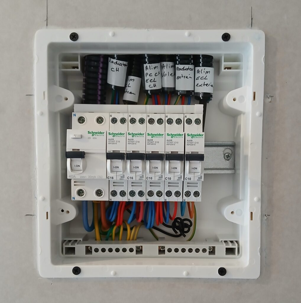 tableau électrique avec gaine technique fini chez le client Tableau électrique